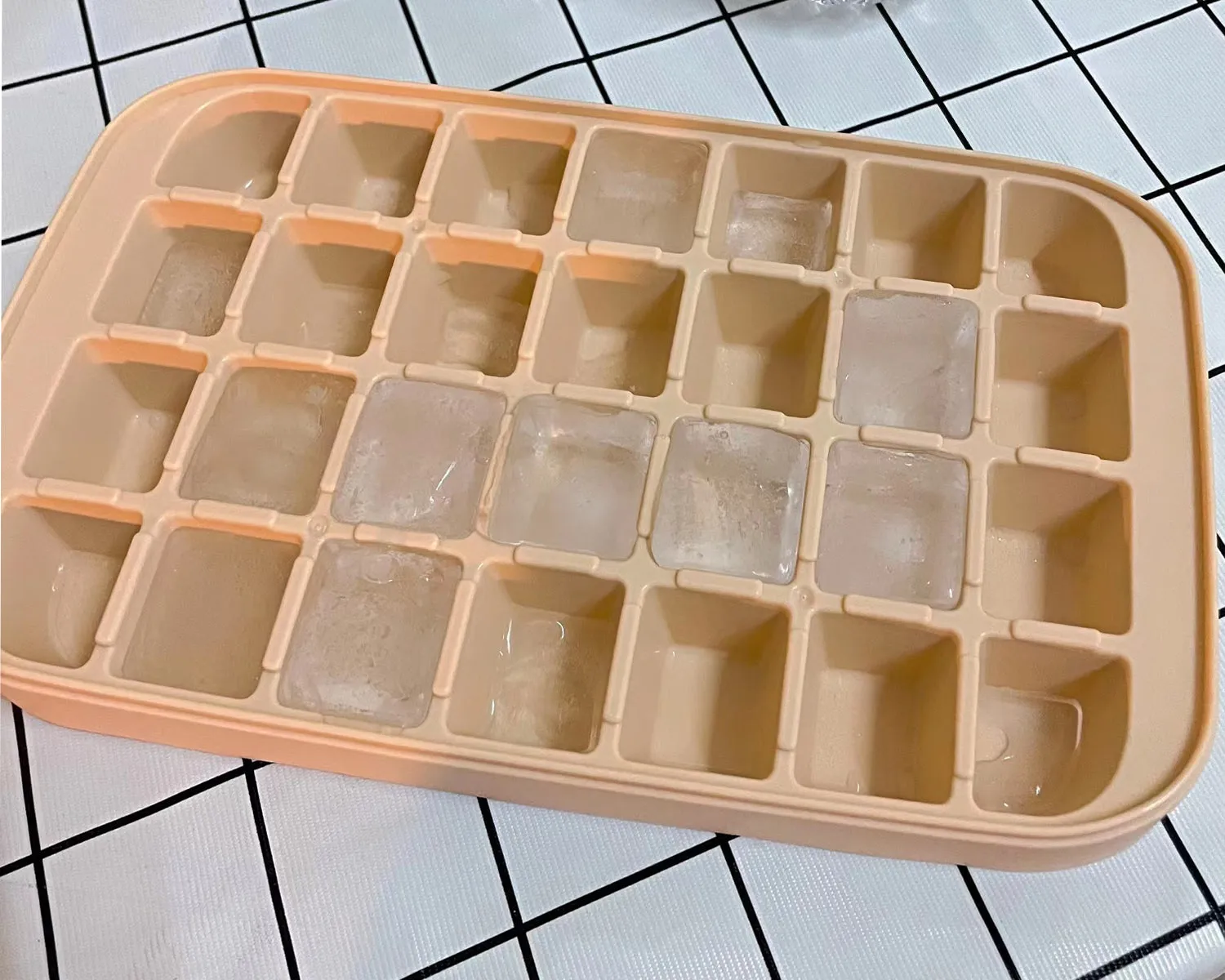 DILOVELY-Silica Gel Flexible Ice Cube Molds with Lid For Whiskey and Cocktails, Keep Drinks Chilled, Reusable