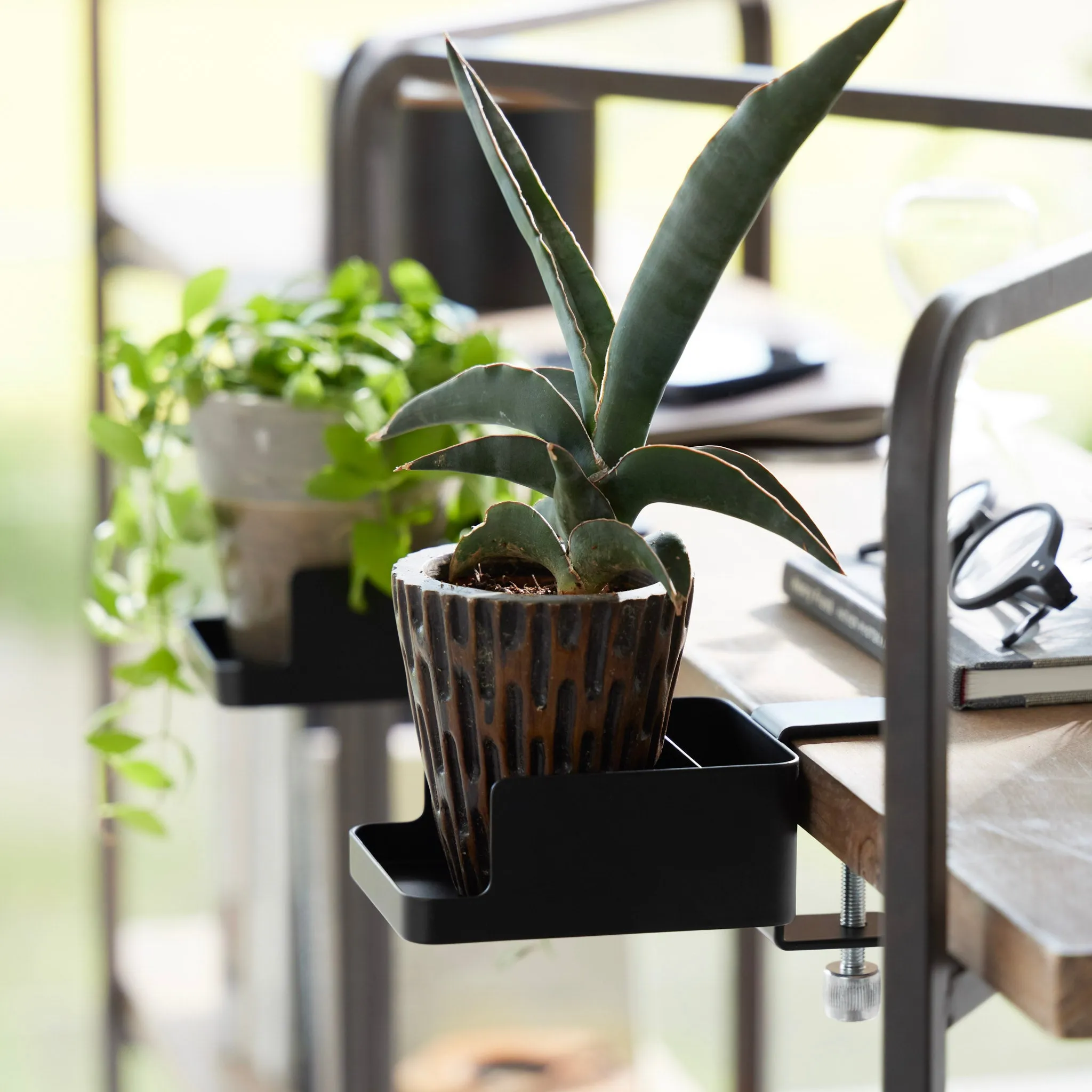 Tableside Smartphone & Cup Holder